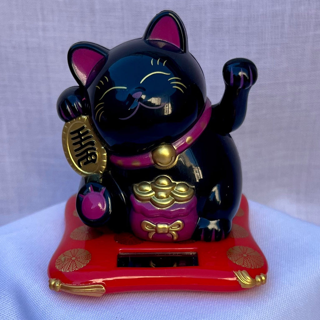 Maneki Neko solaire noir – chat porte-bonheur