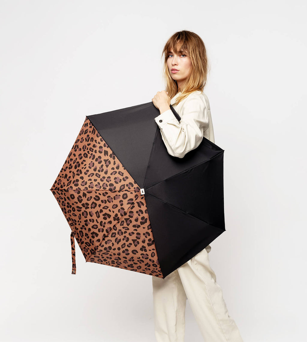 Mini parapluie Juliette – noir et léopard – vue 3