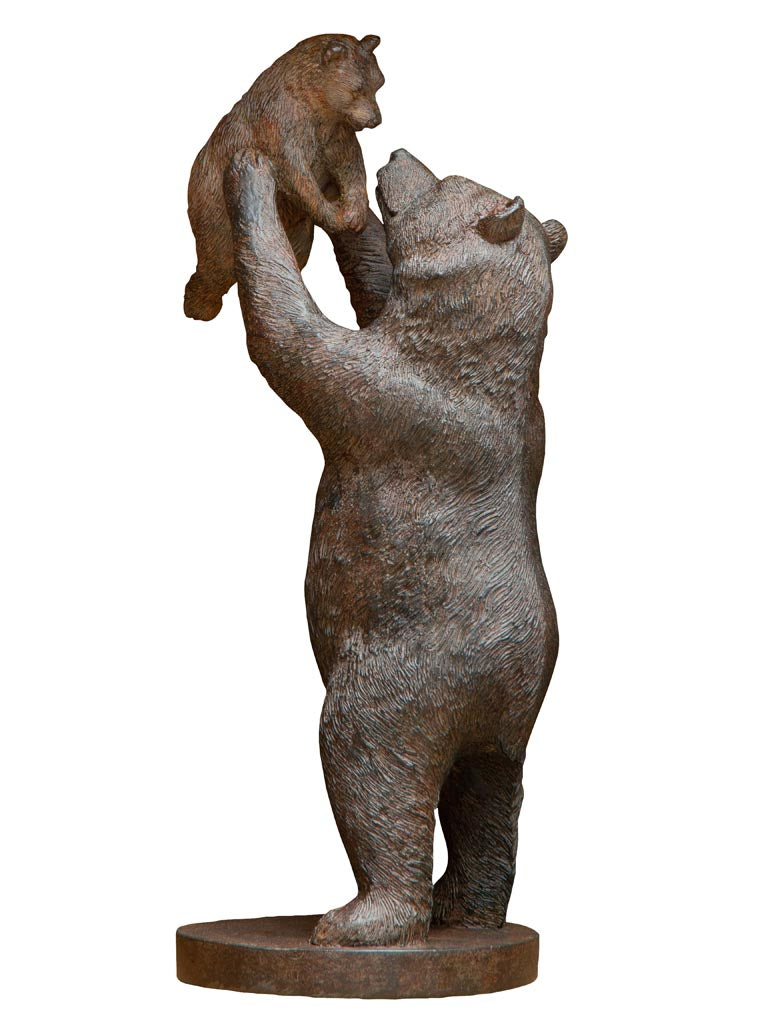 Ours portant son bébé - vue 2